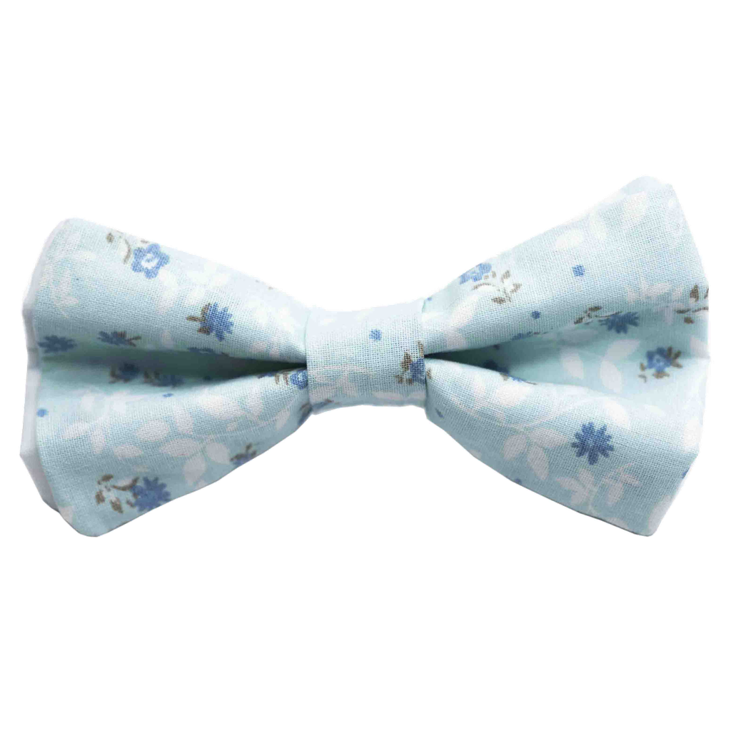 Noeud papillon "Harmonie" fleurs bleues sur fond bleu ciel