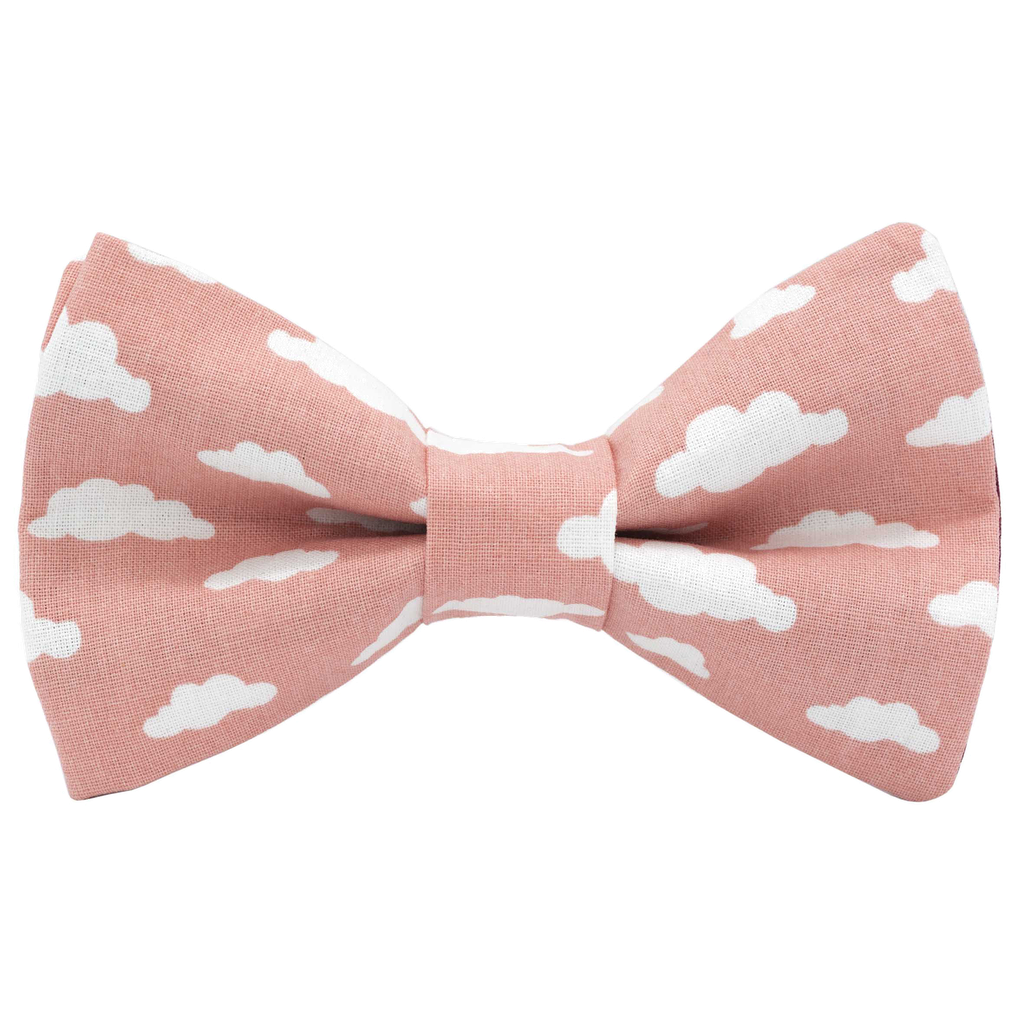 Noeud papillon "Cloudy" motifs nuages blanc sur fond vieux rose
