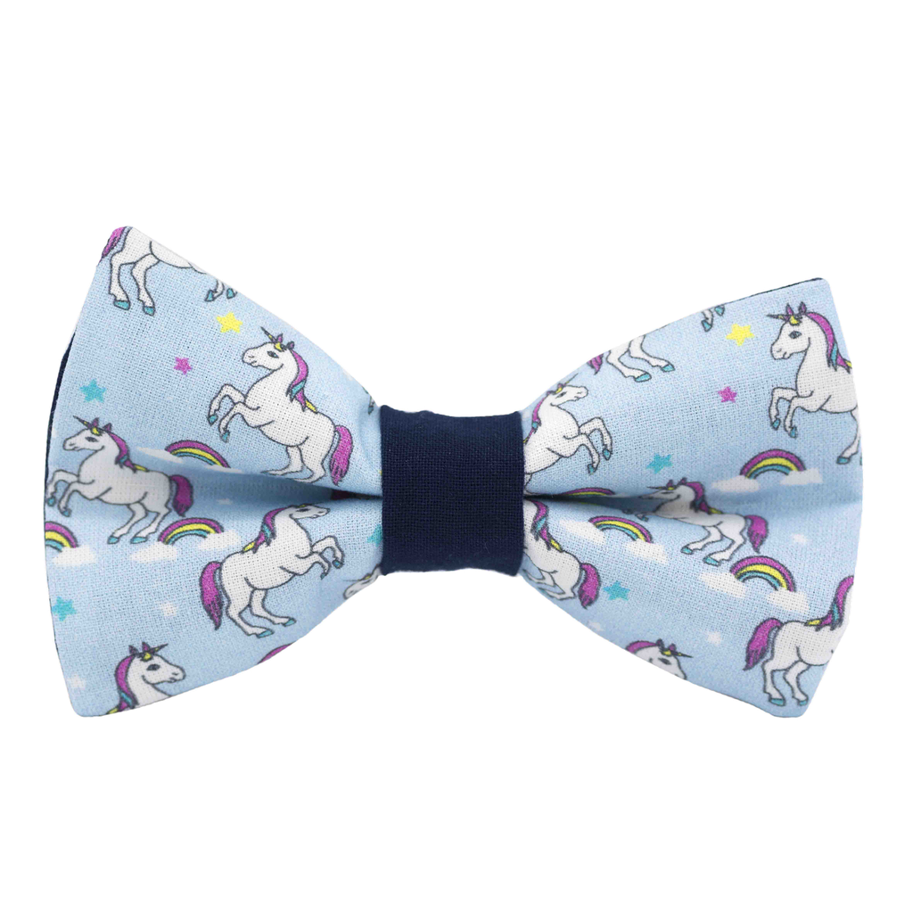 Noeud papillon "Unicorn Mania" licornes et arc en ciel sur fond bleu ciel