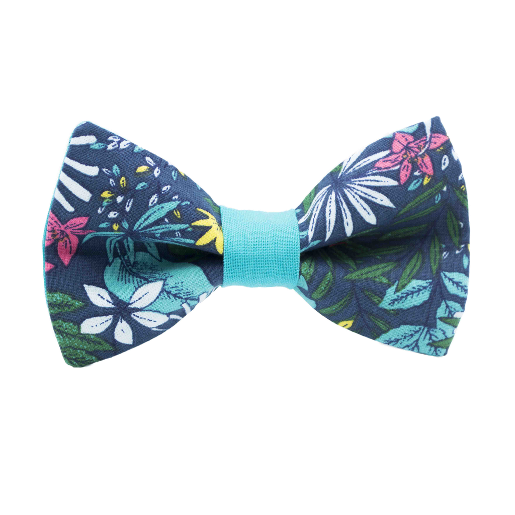 Noeud papillon "Caribbean" feuilles exotiques sur fond bleu