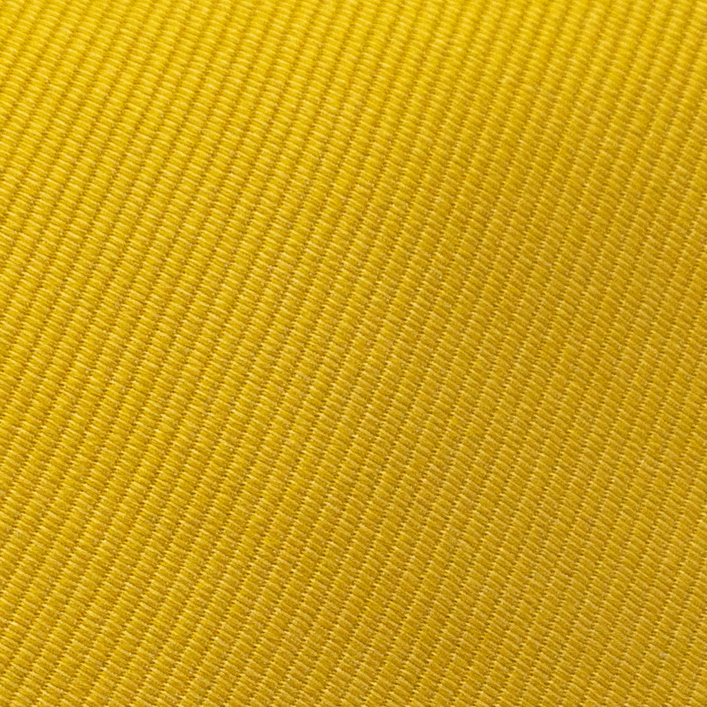 Cravate en soie jaune doré