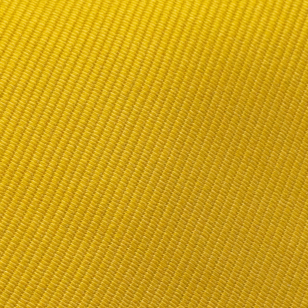 Cravate en soie jaune doré