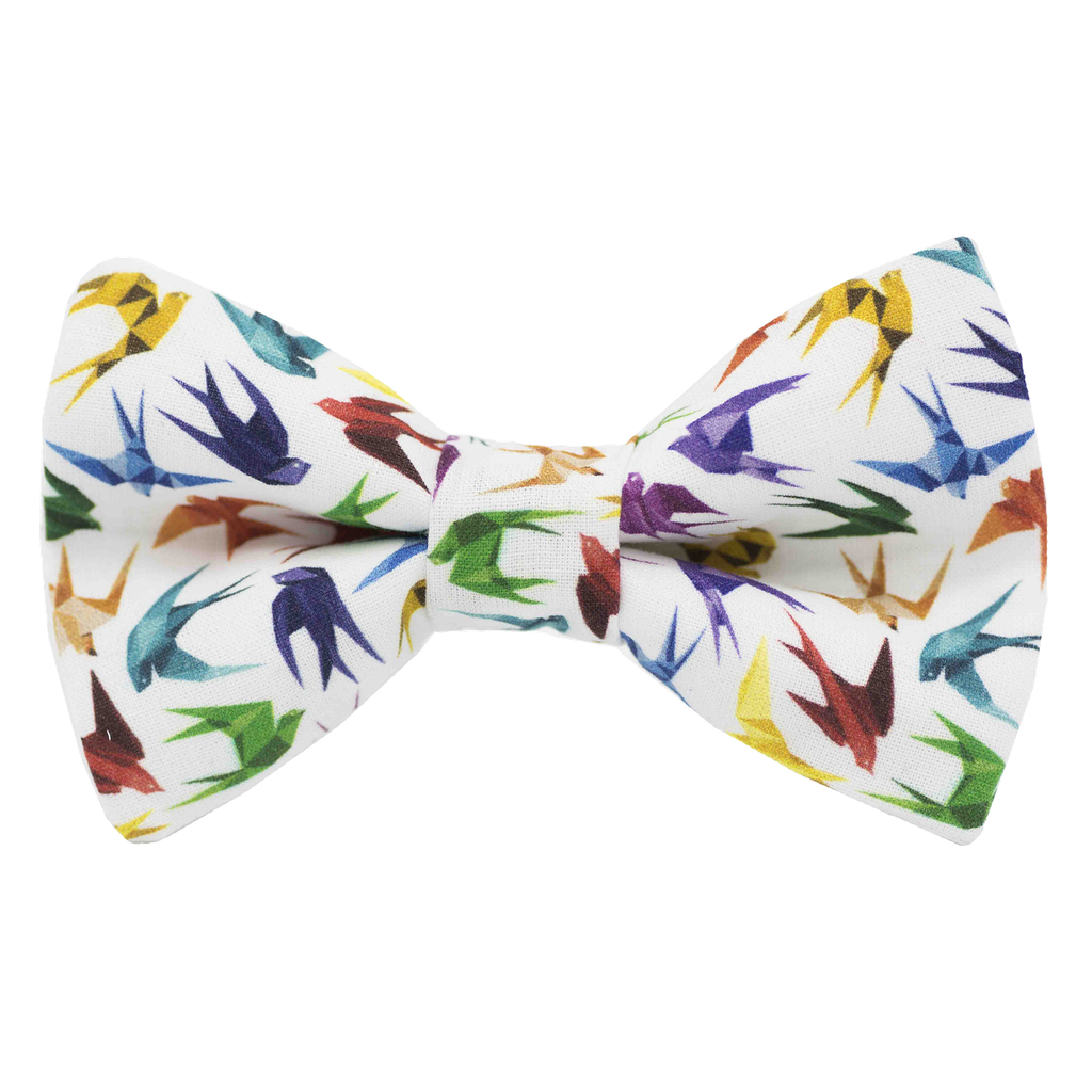 Noeud papillon "Origami Birds" hirondelles multicolores sur fond blanc