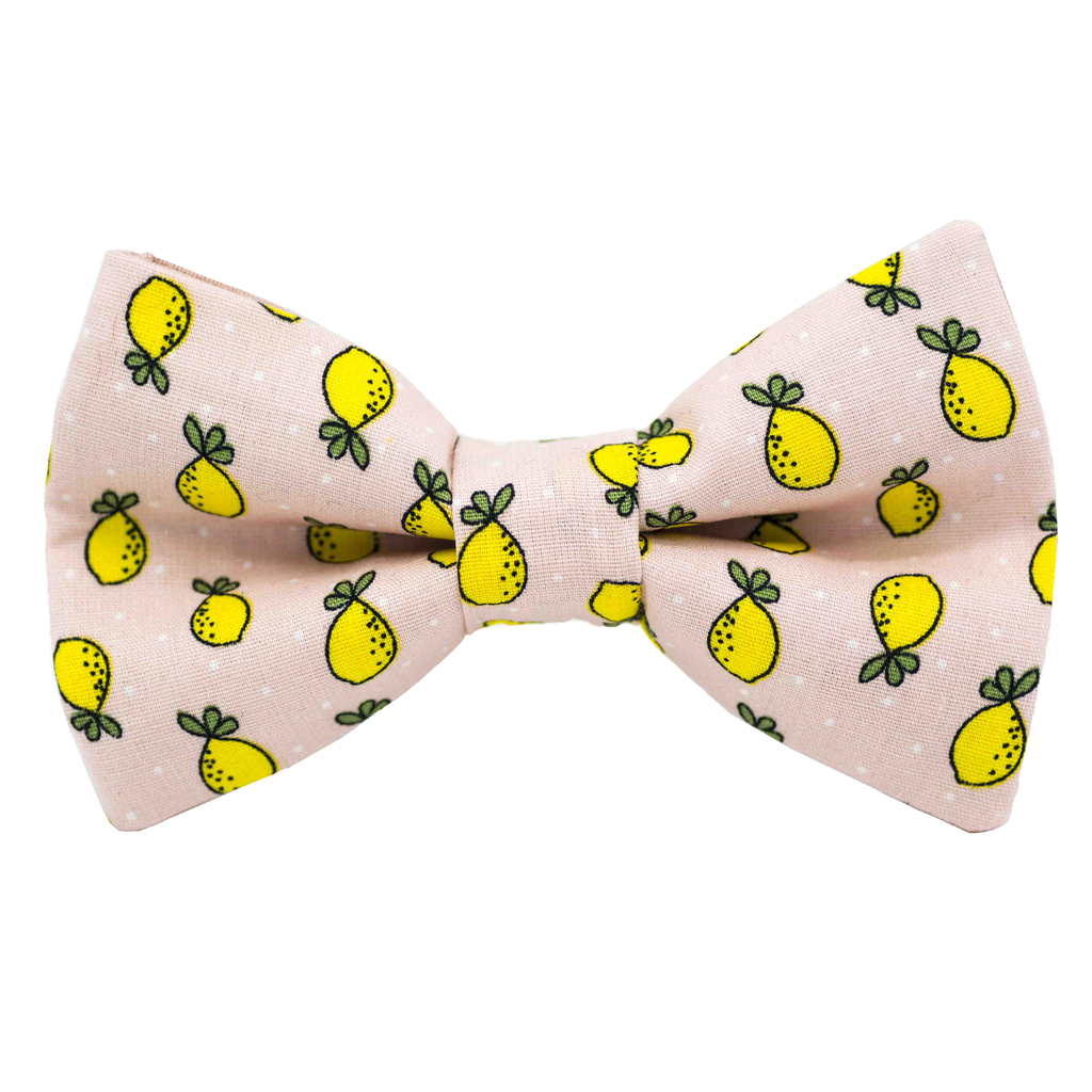 Noeud papillon "Lemon Mania" citrons jaunes sur fond rose pâle