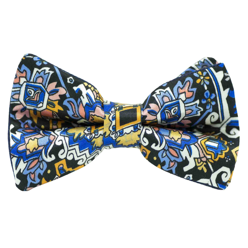 Noeud papillon "Mandala" motifs bleus sur fond noir